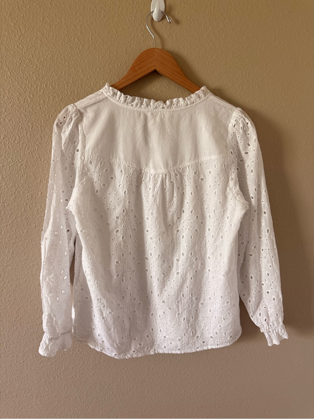 Simple White Eyelet Ruffled Peasant Blouse - Picture 7 of 8
